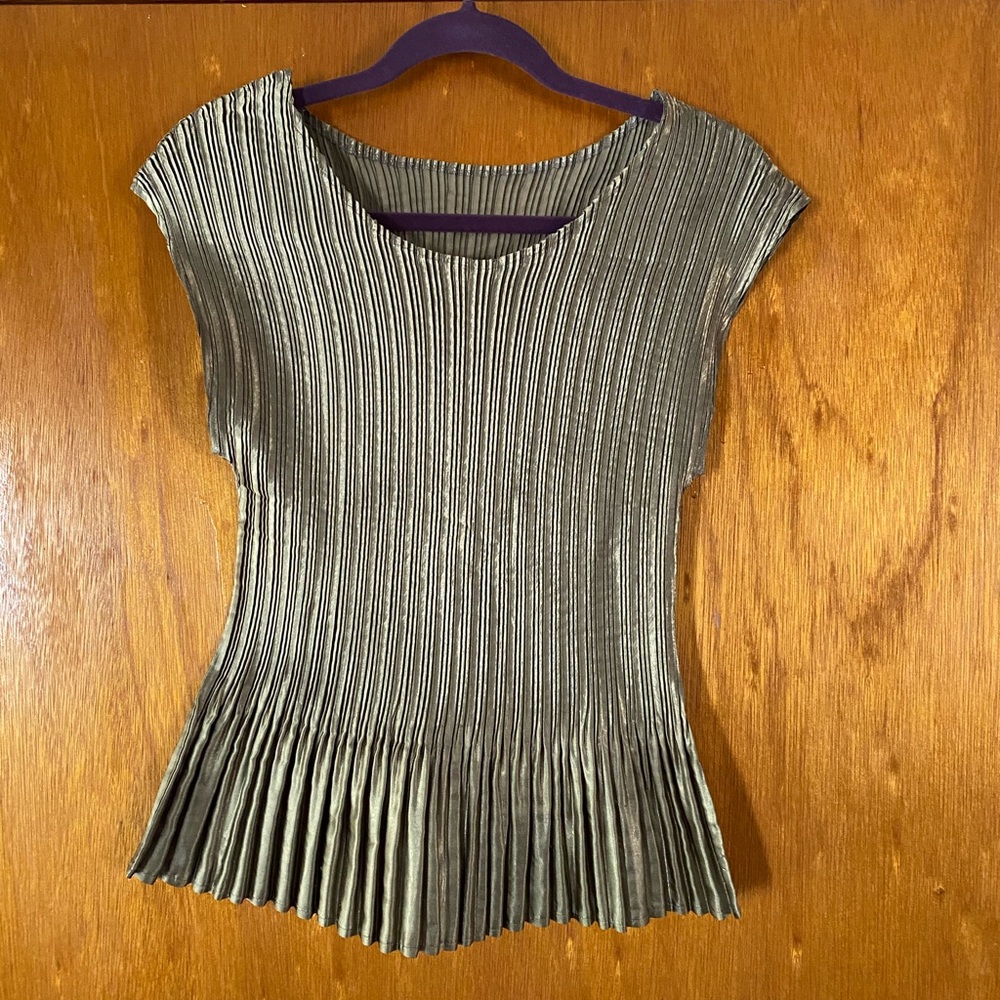 Unique vintage green top